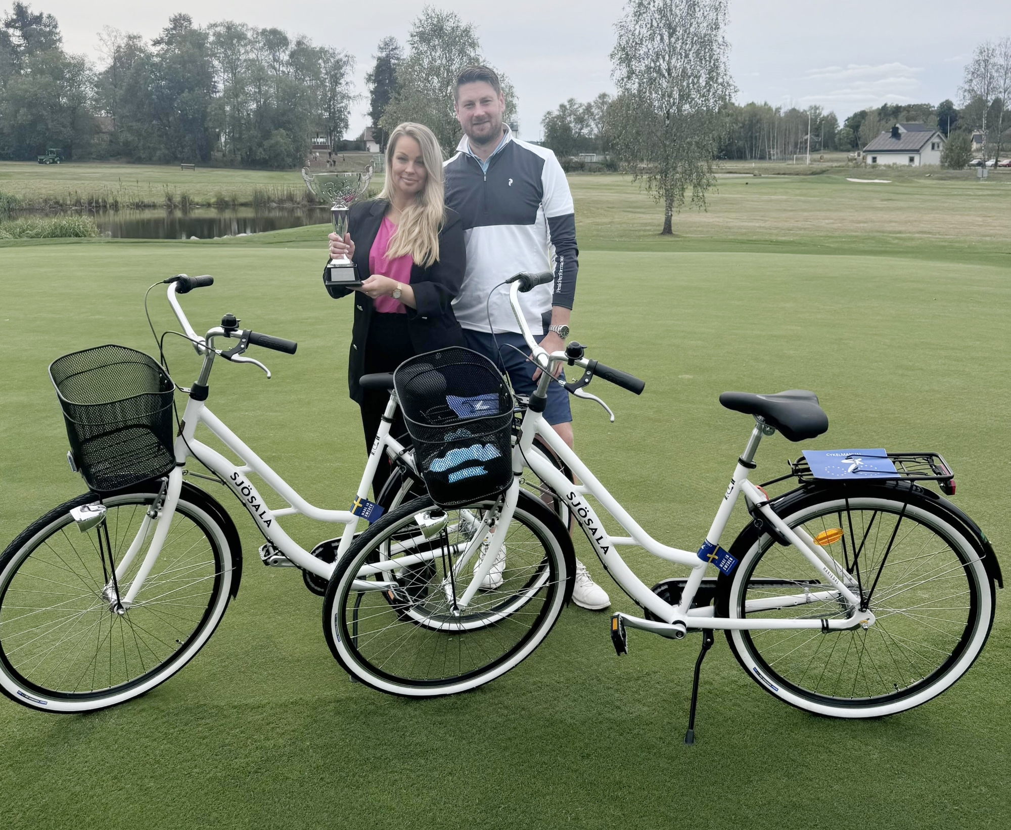 Klara Std, hr med Karolin Olsson och Nicklas Hgg, vann ESK Golf Masters. Frstapriset var cyklar sknkta av Cykelhrnan. 