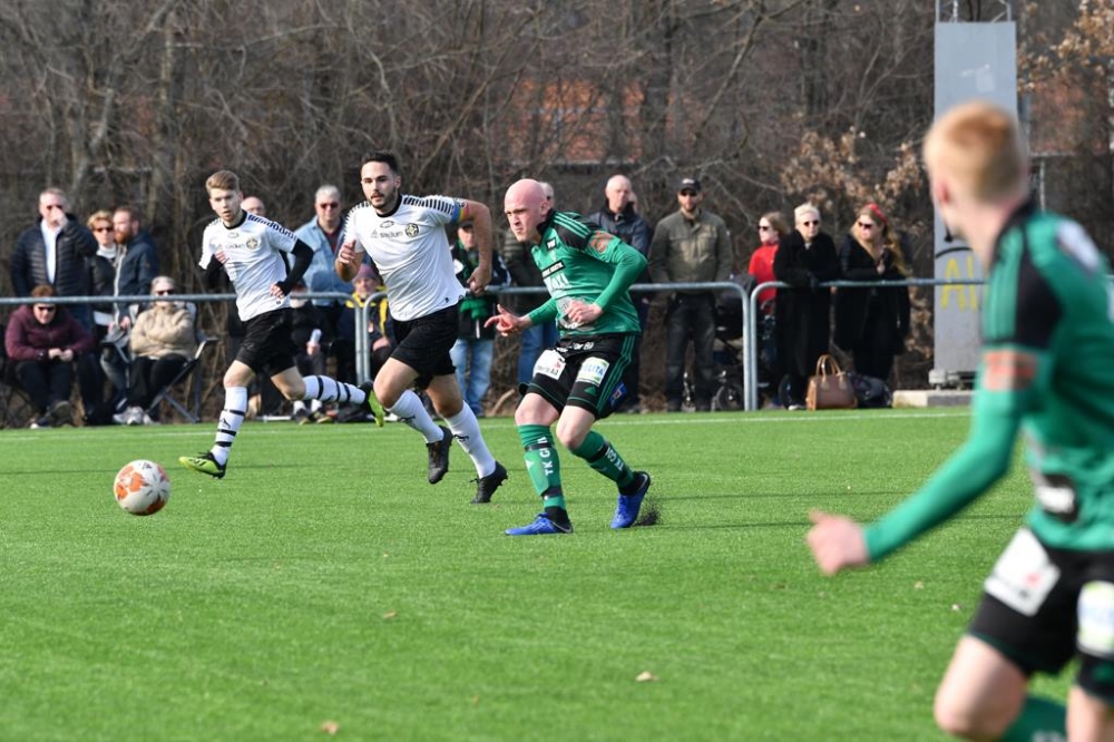 Rättvist med kryss i bortapremiären