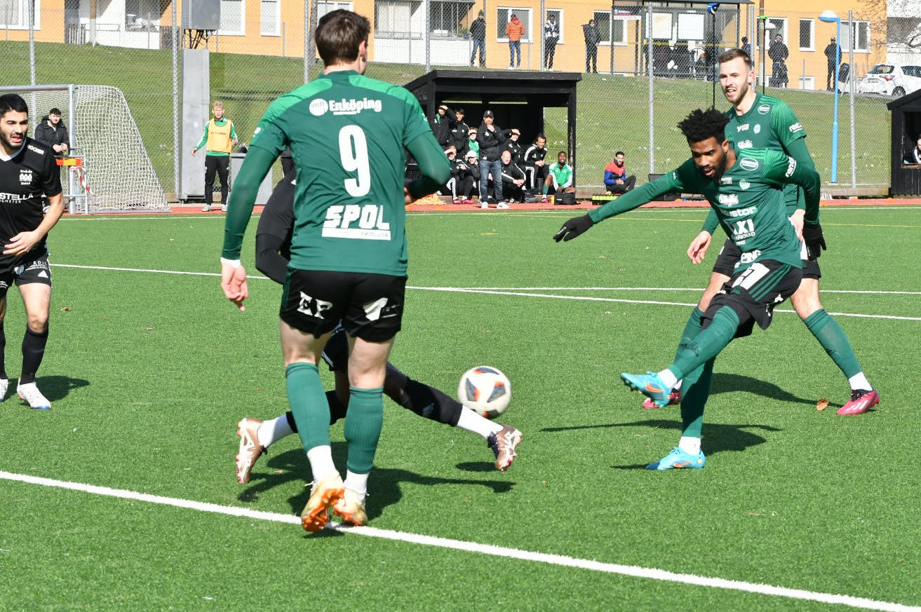 Total dominans i första räckte