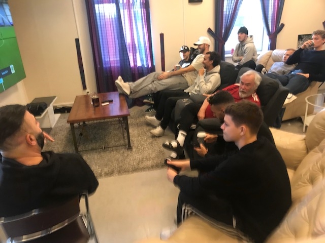 Kryss räcker i Boden