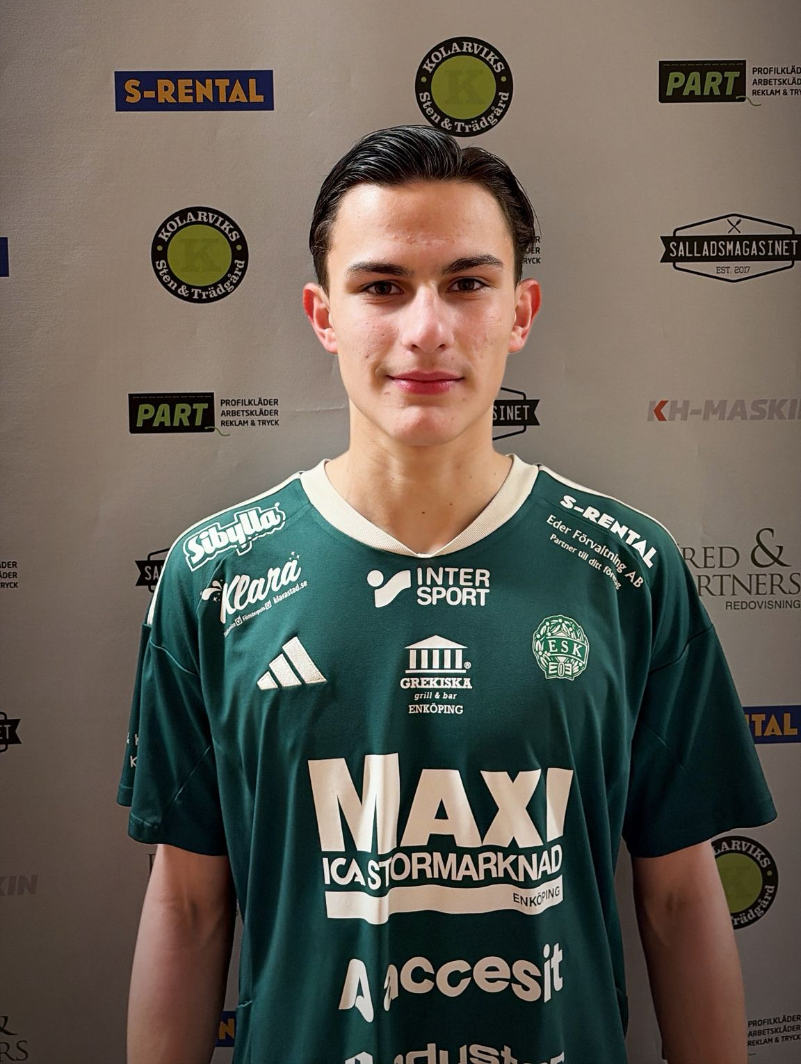 Leon Beijer skriver A-lagskontrakt med ESK!