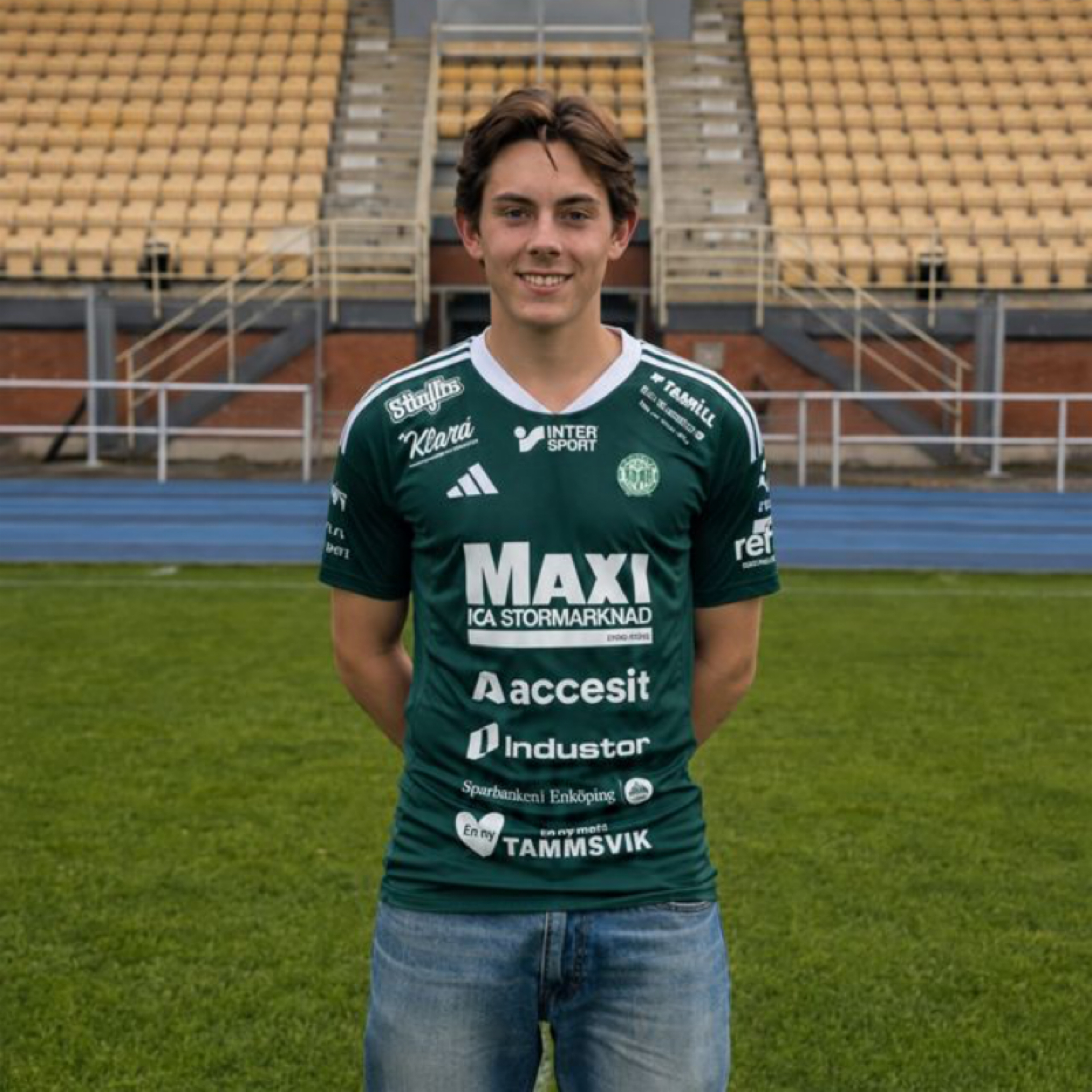 Filip Larsson skriver A-lagskontrakt